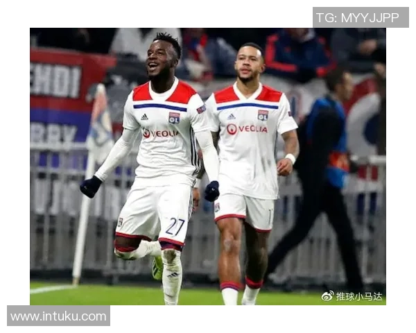 周伟独家解析足球技巧与战术心得助你提升球技与比赛表现 周伟独家解析足球技巧与战术心得助你提升球技与比赛表现